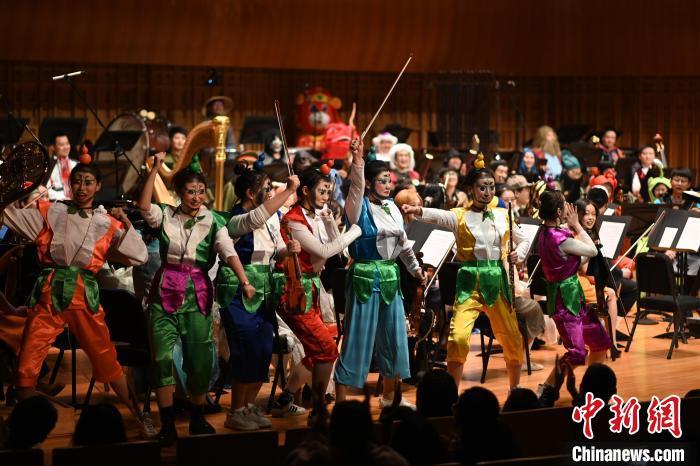 “音樂奇妙夜”西安上演歌者、樂手化身“卡通人”