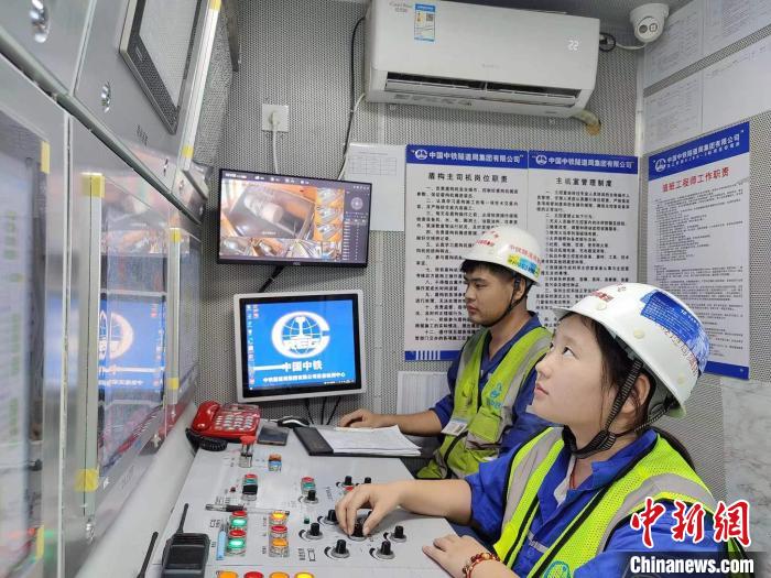 中國最大水壓、最大埋深海底隧道工程建設(shè)快速推進