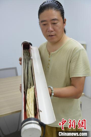 草編用的材料玉米皮、棕樹葉 李鵬茹 攝