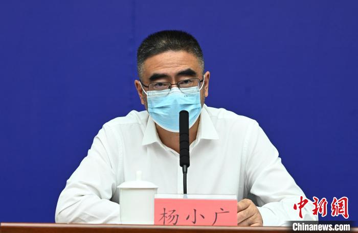 成都市政府副秘書長、市衛(wèi)健委主任楊小廣?！“苍?攝