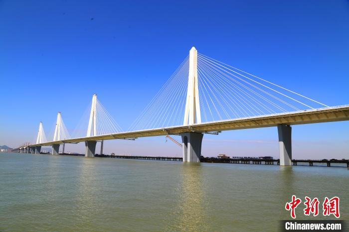 建設(shè)中的珠海金海特大橋?！∶蠎c虎 攝