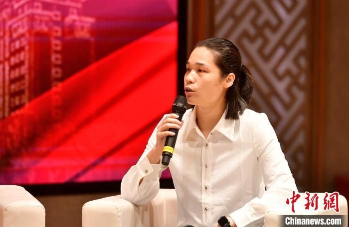 圖為林莉在福建師范大學(xué)分享會上發(fā)言。　呂明 攝