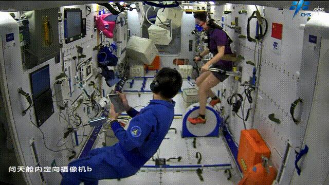 航天員在軌鍛煉。圖片來源：中國載人航天工程辦公室官方微信