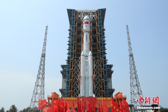 圖為轉運現場。攝影 邱立軍 黃國暢