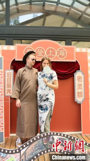 外交官們的上海風(fēng)韻時(shí)裝秀?！∪A東師范大學(xué)供圖
