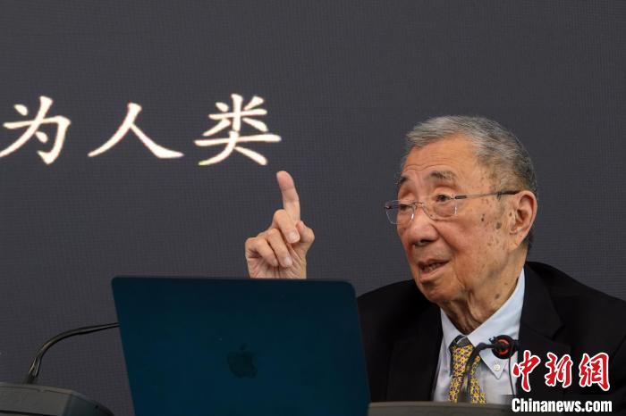 高能論壇上，丁肇中先生與現(xiàn)場(chǎng)聽(tīng)眾交流。　<a target='_blank' href='/'><p  align=