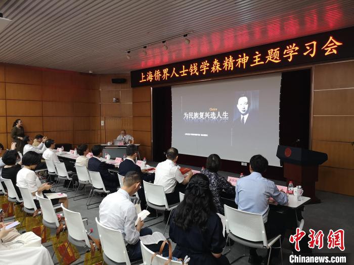上海交通大學(xué)錢學(xué)森圖書館館長、錢學(xué)森之子錢永剛以“為民族復(fù)興選人生”為題作專題報告?！》队畋?攝