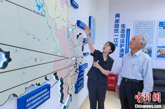 金門(mén)同胞參觀金門(mén)供水水源生態(tài)司法保護(hù)基地?！O虹 攝