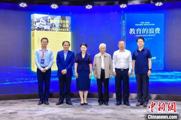 數(shù)智時(shí)代教育面臨怎樣的新機(jī)遇？專家：積極挖潛創(chuàng)新、謹(jǐn)慎應(yīng)對(duì)挑戰(zhàn)