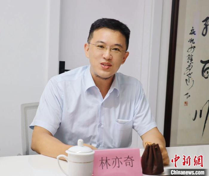 臺灣創(chuàng)新聯(lián)合建筑協(xié)會理事長林亦奇講述設(shè)立驛站愿景。　吳允杰 攝
