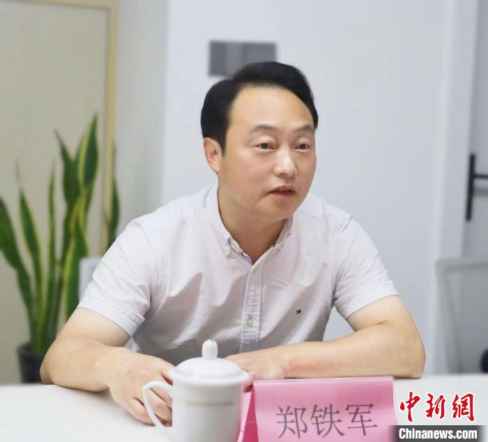 寧德市臺港澳辦主任鄭鐵軍講話?！窃式?攝