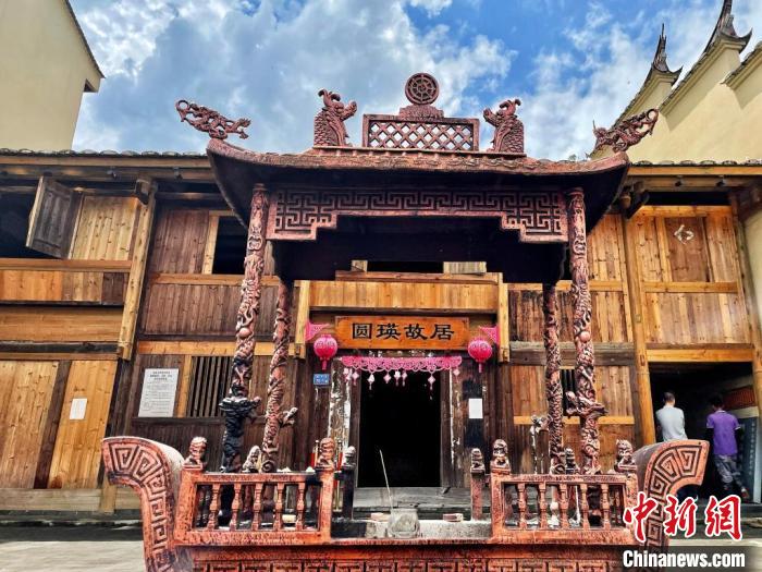 臺灣上趣開新團(tuán)隊入駐古田縣平湖鎮(zhèn)端上村，以“圓瑛法師故里”為主題打造愛國禪意村?！吻汕?攝