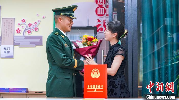 軍功章有你的一半?！堦愑?攝
