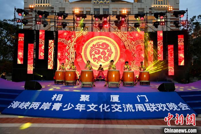 臺(tái)灣青少年表演《鼓舞四方》?！⊥鯑|明 攝