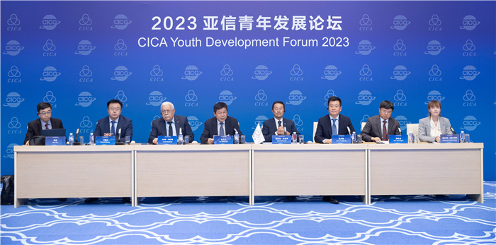 2023亞信青年發(fā)展論壇嘉賓發(fā)言現(xiàn)場(chǎng)。人民畫報(bào)供圖