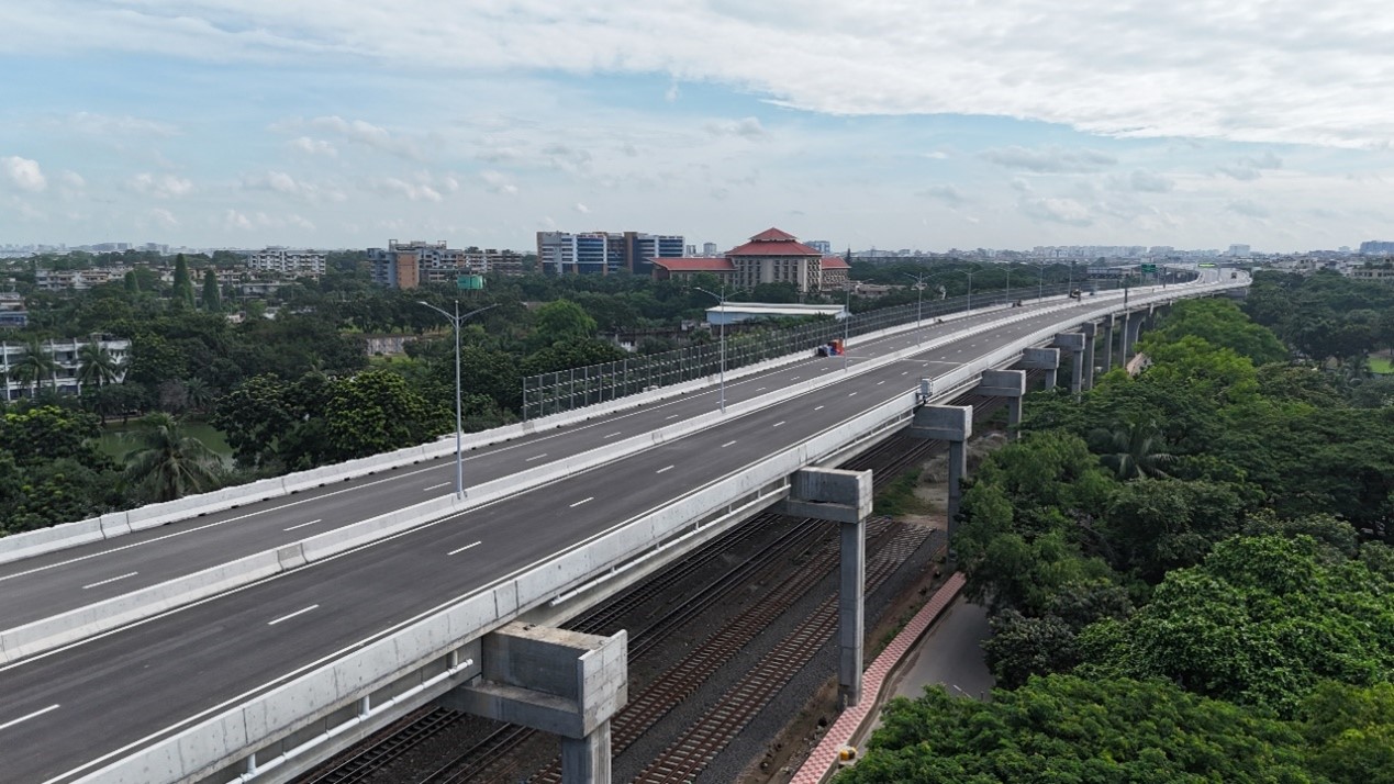 孟加拉國(guó)達(dá)卡機(jī)場(chǎng)高架快速路項(xiàng)目。鄭小忠攝