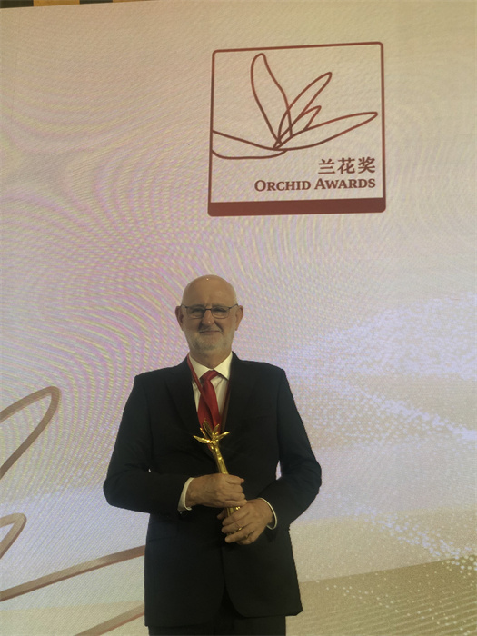 保利諾教授在頒獎(jiǎng)典禮現(xiàn)場(chǎng)。 巴西圣保羅州立大學(xué)孔子學(xué)院供圖。