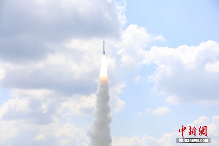 北京時間 2023年9月10日12時30分，中國在太原衛(wèi)星發(fā)射中心使用長征六號改運載火箭，成功將遙感四十號衛(wèi)星發(fā)射升空，衛(wèi)星順利進入預定軌道，發(fā)射任務獲得圓滿成功。該衛(wèi)星主要用于開展電磁環(huán)境探測及相關(guān)技術(shù)試驗。此次任務是長征系列運載火箭第487次飛行。王曉虎 攝