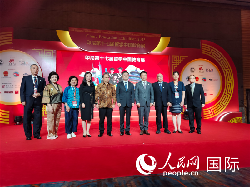 與會(huì)嘉賓合影。人民網(wǎng)記者  李培松攝