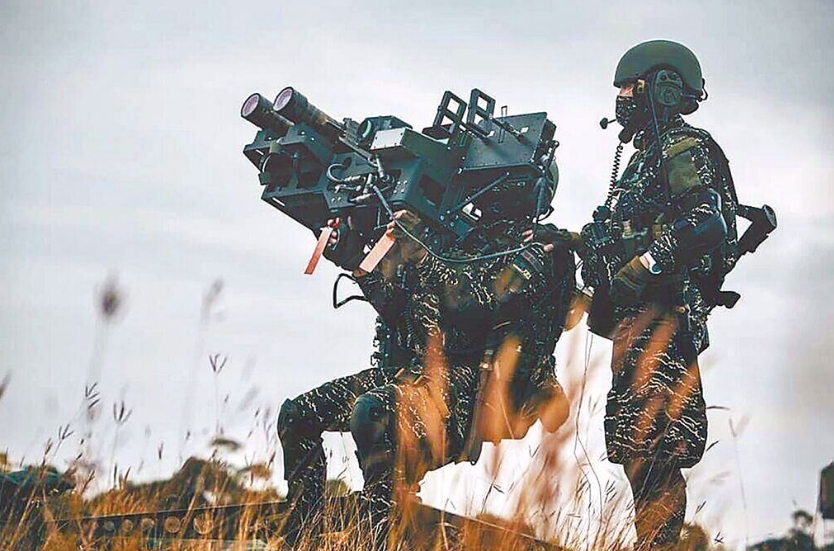 臺海軍陸戰(zhàn)隊肩抗“毒刺”導彈發(fā)射器準備射擊。圖片來源：臺灣“中時新聞網(wǎng)”。