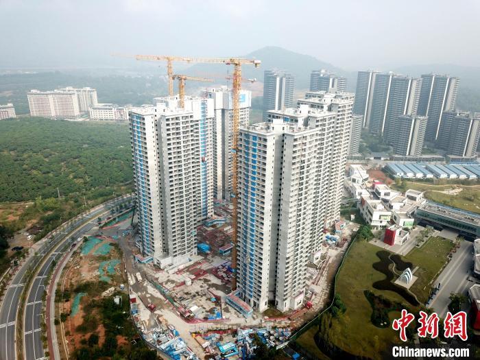 廣州一在建樓盤。 范少鵬 攝