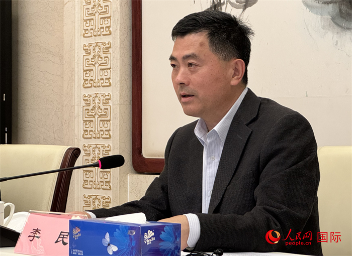 10月31日，歐美同學(xué)會(huì)秘書(shū)長(zhǎng)李民在第五屆中法文化論壇媒體吹風(fēng)會(huì)上講話。（人民網(wǎng) 謝瑩攝）