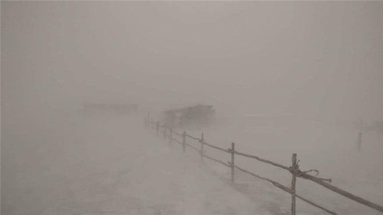2023年11月4日，蒙古國部分省份發(fā)生暴風雪天氣。蒙古國緊急情況總局官網(wǎng)圖片