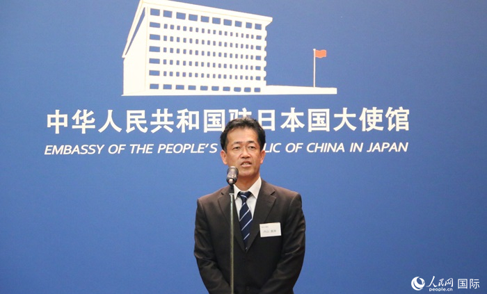 導(dǎo)師代表、東京大學(xué)教授內(nèi)山真伸發(fā)表致辭。人民網(wǎng) 許可攝