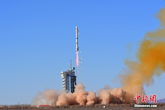 北京時間2023年11月16日11時55分，我國在酒泉衛(wèi)星發(fā)射中心使用長征二號丙運載火箭，成功將新一代海洋水色觀測衛(wèi)星發(fā)射升空，衛(wèi)星順利進入預定軌道，發(fā)射任務獲得圓滿成功。此次任務是長征系列運載火箭第497次飛行。汪江波 攝