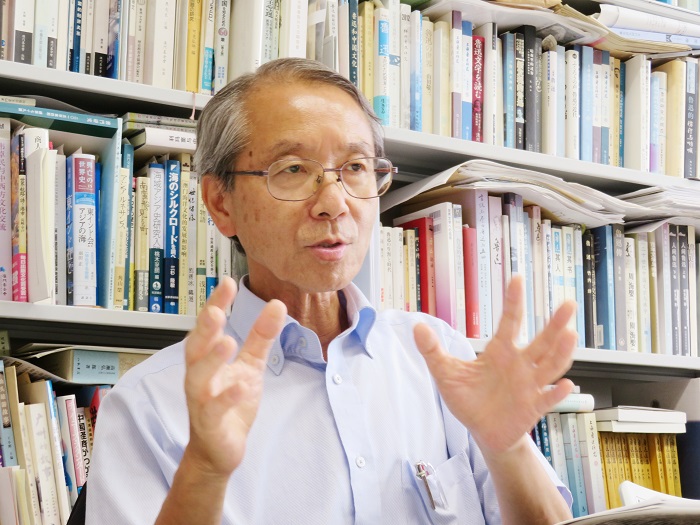 日本創(chuàng)價(jià)大學(xué)教授高橋強(qiáng)接受人民網(wǎng)采訪。（視頻截圖）