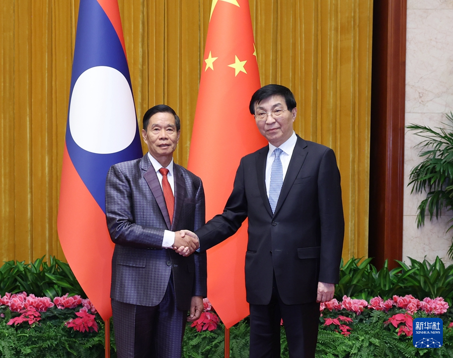 1月22日，中共中央政治局常委、全國政協(xié)主席王滬寧在北京會見老撾人民革命黨中央政治局委員、建國陣線中央委員會主席辛拉馮。新華社記者 王曄 攝