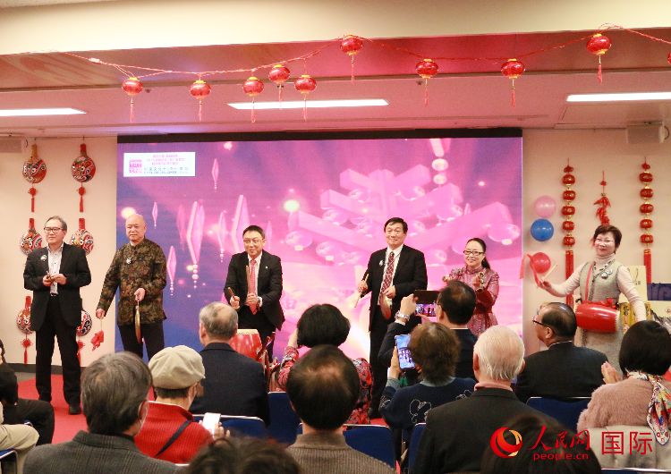 打擊樂(lè)合奏《春節(jié)序曲》。人民網(wǎng) 許可攝