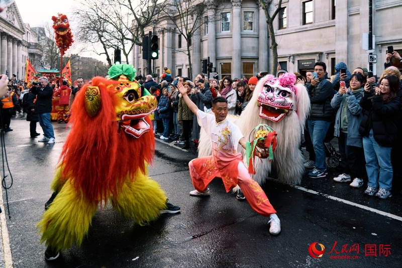 倫敦新春慶典現(xiàn)場。人民網(wǎng) 郭錦標(biāo)、楊浩鵬攝