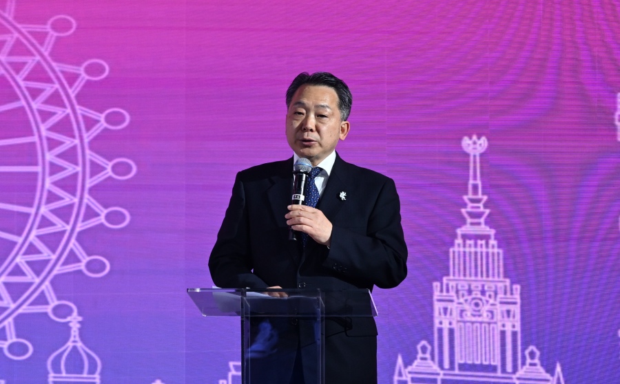 1.中國(guó)人民對(duì)外友好協(xié)會(huì)副會(huì)長(zhǎng)袁敏道在第四屆“中俄青年同走友誼路”活動(dòng)上致辭。主辦方供圖