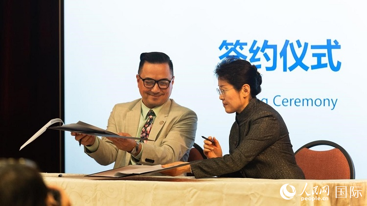 山東省圖書館與舊金山公共圖書館簽署合作協(xié)議。