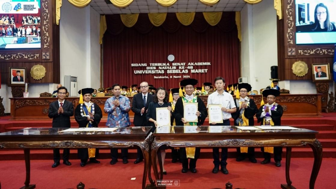 西華大學、三一一大學、印尼鋰源新材料有限公司、四川鋰源新能源有限公司四方共同簽署國際合作協(xié)議。印尼三一一大學孔子學院供圖