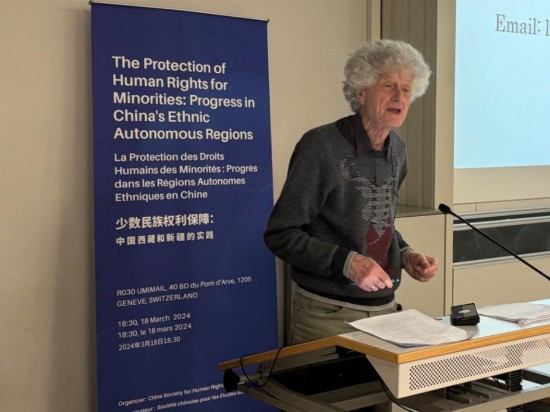 3月18日，由中國人權(quán)研究會(huì)主辦的“少數(shù)民族權(quán)利保障：中國西藏和新疆實(shí)踐”主題講座在瑞士日內(nèi)瓦舉行。圖為比利時(shí)知名藏學(xué)家安德烈·拉克魯瓦在講座上發(fā)言。新華社記者石松攝