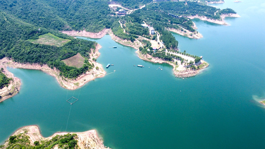 河南洛陽市孟津區(qū)境內(nèi)的黃河小浪底風(fēng)景區(qū)黃鹿山景點風(fēng)光。黃政偉攝