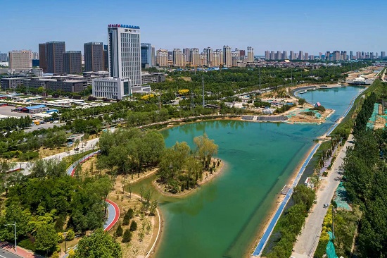 環(huán)城水系中的北湖公園越來(lái)越美。羅大慶攝
