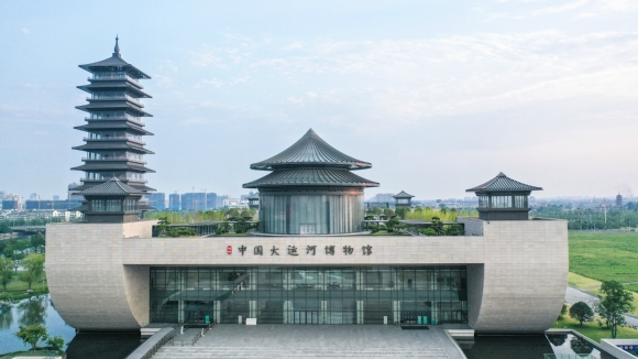  運(yùn)河畔的揚(yáng)州中國(guó)大運(yùn)河博物館。 齊立廣攝