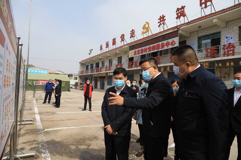 張農壽在晉源街道北瓦窯村調研抓黨建促基層治理能力提升專項行動落實工作。