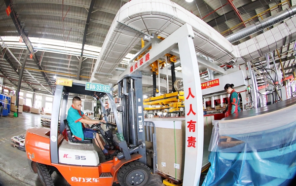 沭陽(yáng)縣一公司車(chē)間內(nèi)一派緊張有序的繁忙景象。沭陽(yáng)縣委宣傳部供圖
