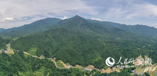 大別山旅游扶貧快速通道。人民網(wǎng) 陳若天攝