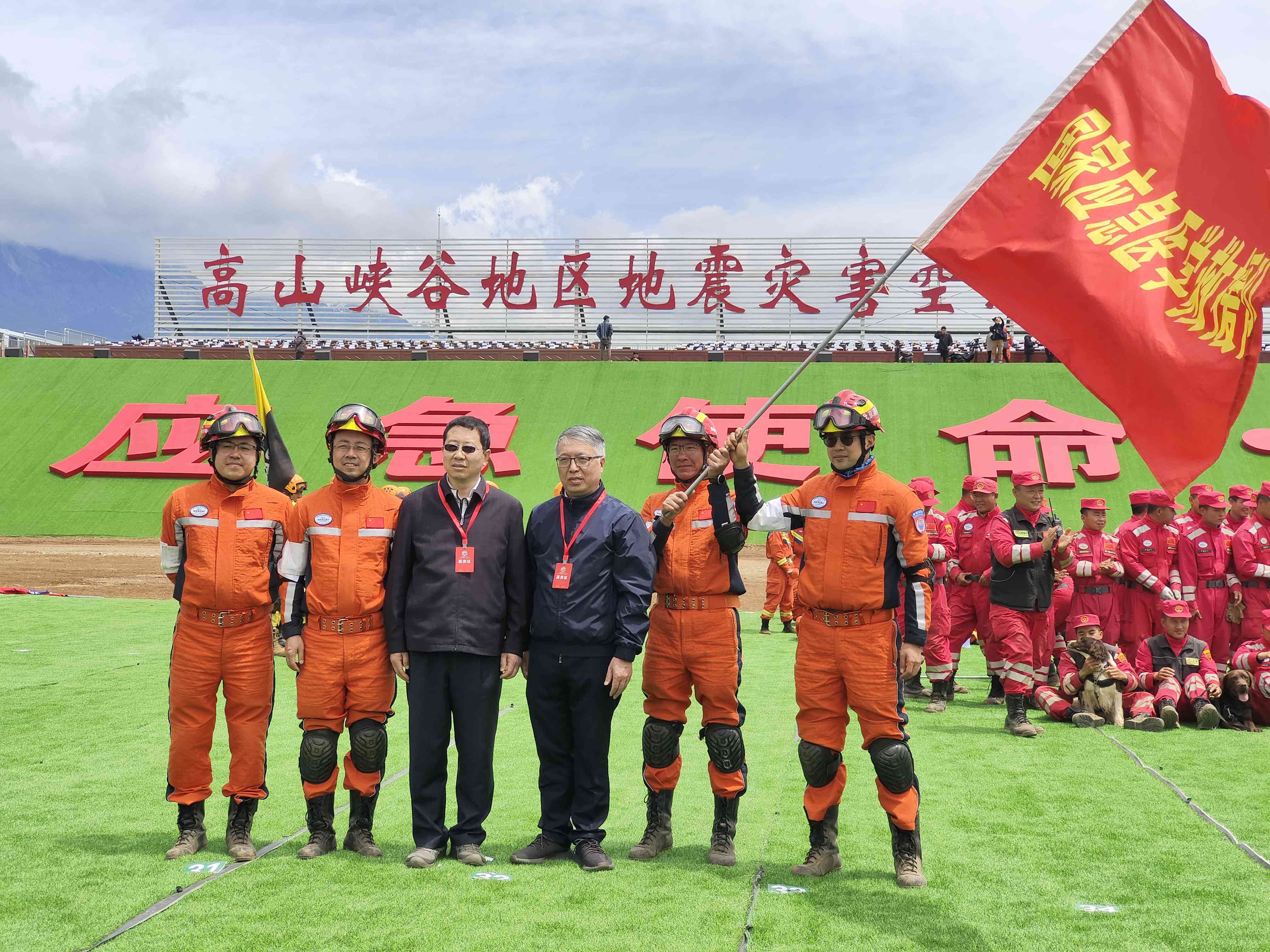 呂國忠以總領隊身份，帶領國家應急醫(yī)學救援隊演練。受訪者供圖