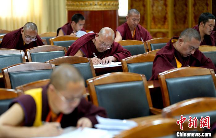 中國藏語系高級佛學(xué)院2025級高級學(xué)銜班招生考試西藏拉薩和四川阿壩考點(diǎn)順利結(jié)束