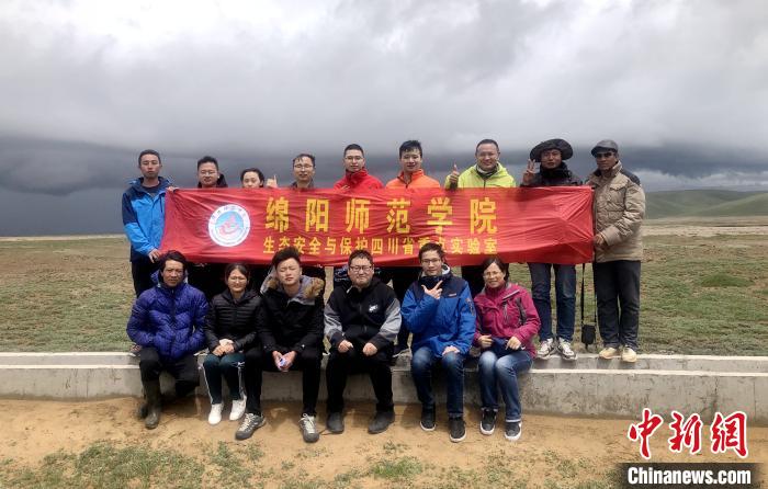 圖為綜合考察團(tuán)野外調(diào)查組在西藏安多縣。西藏那曲市林業(yè)和草原局供圖