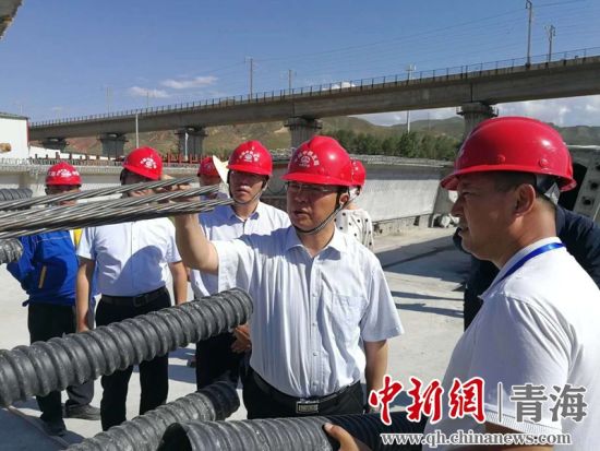 圖為生態(tài)環(huán)保專項督查現(xiàn)場。 孫舒亞攝