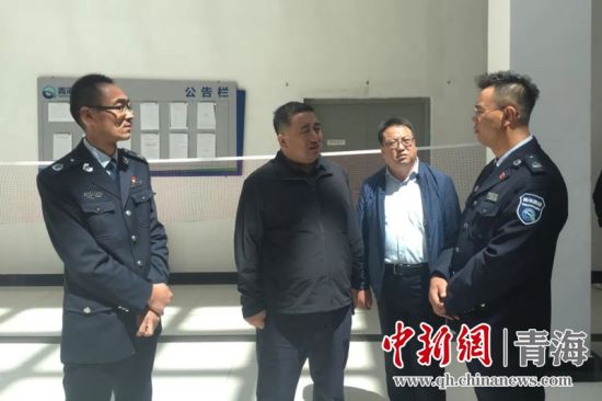 圖為生態(tài)環(huán)保專項督查現(xiàn)場。 孫舒亞攝