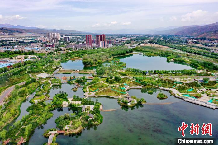 西北城市西寧立生態(tài)文明高地新典范：“一城山水、百園千姿”