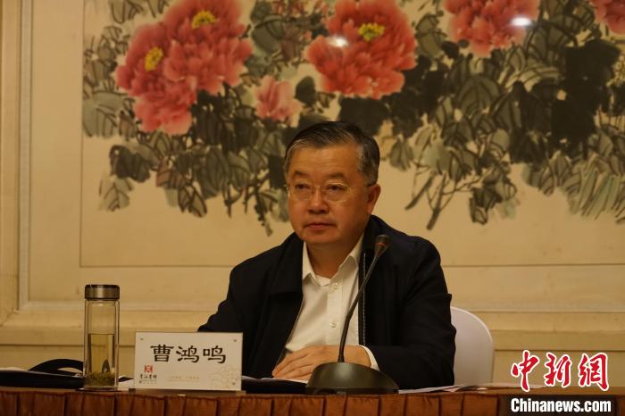 圖為全國人大常委會委員、全國人大華僑委員會副主任委員、致公黨中央副主席曹鴻鳴講話?！∨擞隄?攝